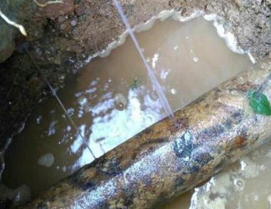 宝安楼顶渗水维修公司分享下地暖漏水的原因及检测方法。